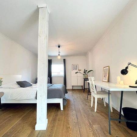 Two-Story Old Town Apartment Торунь Экстерьер фото